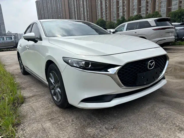 Mazda Mazda3 Axela 2022 Mazda3 2.0L Automatic Sport Edition — Фото автомобиля 3