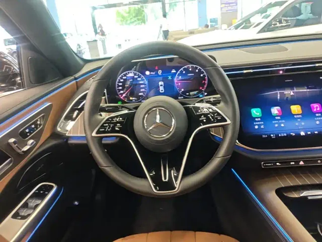 Mercedes-Benz E-Class — Фото автомобиля 10