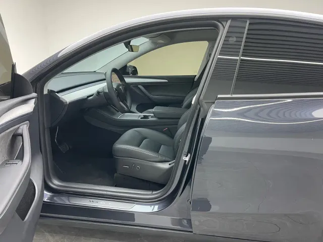 Tesla Model Y — Фото автомобиля 16