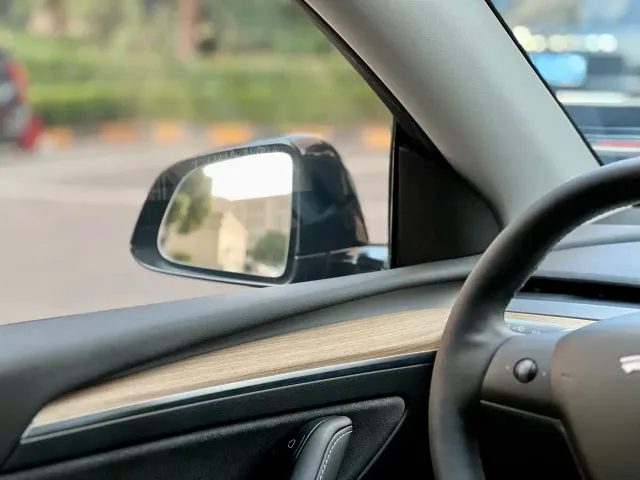 Tesla Model Y — Фото автомобиля 9