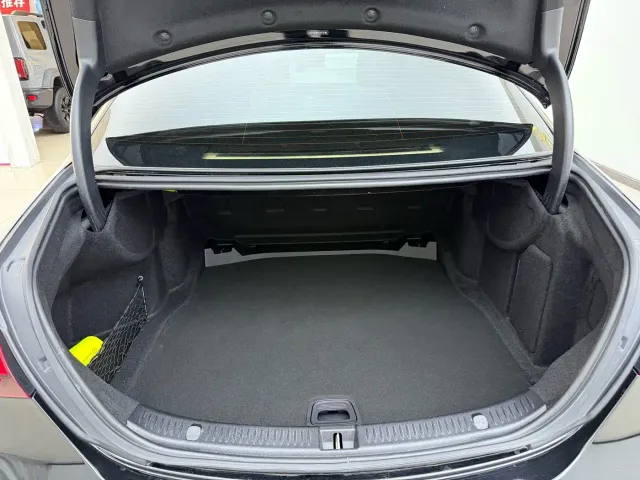 Mercedes-Benz E-Class — Фото автомобиля 19