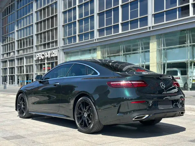 Mercedes-Benz E-Class — Фото автомобиля 4