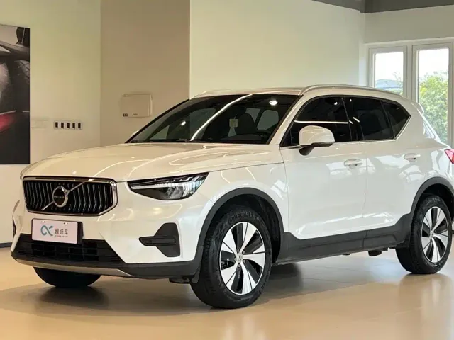 Фотография автомобиля — Volvo XC40