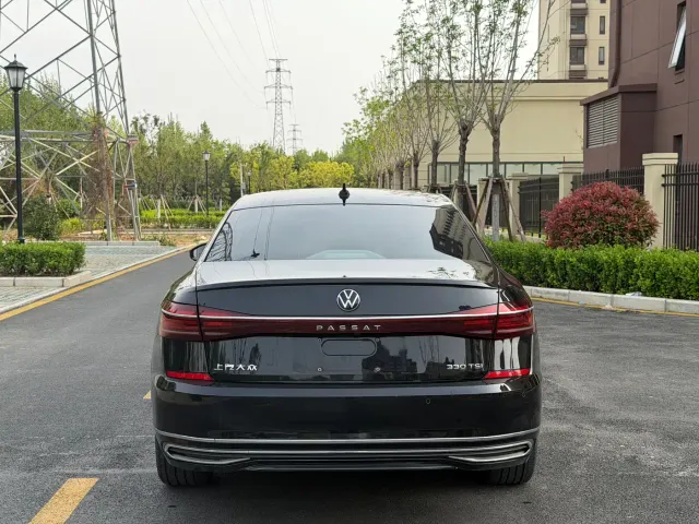 Volkswagen Passat — Фото автомобиля 8