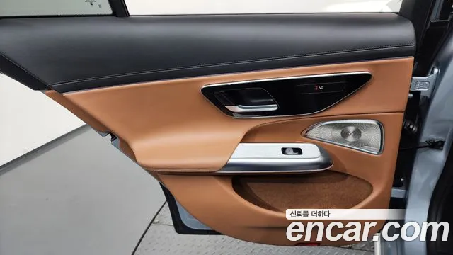 Mercedes-Benz E-Class — Фото автомобиля 25