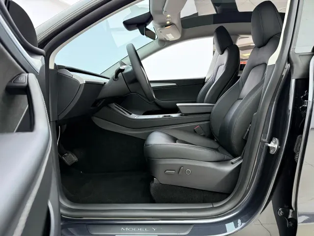 Tesla Model Y — Фото автомобиля 5