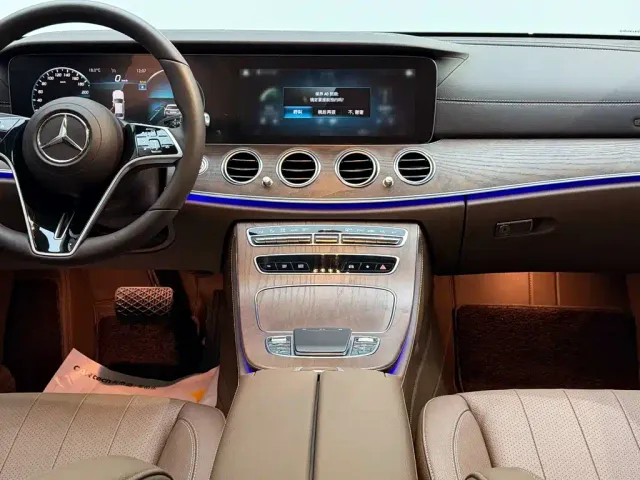 Mercedes-Benz E-Class — Фото автомобиля 26