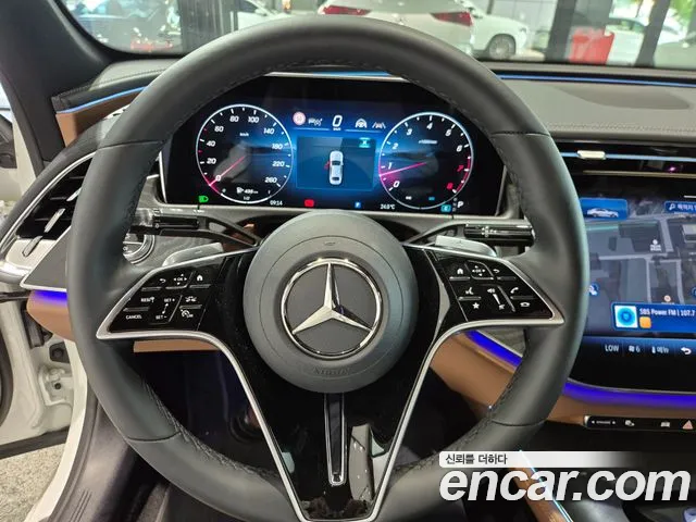 Mercedes-Benz E-Class — Фото автомобиля 12