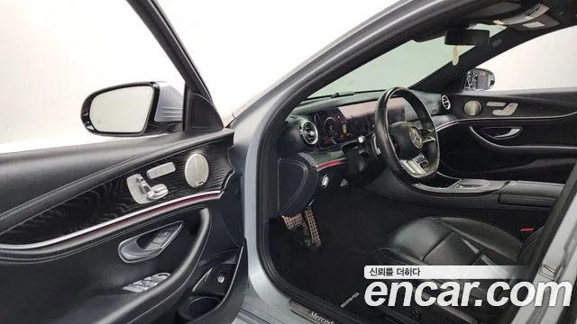 Mercedes-Benz E-Class — Фото автомобиля 10