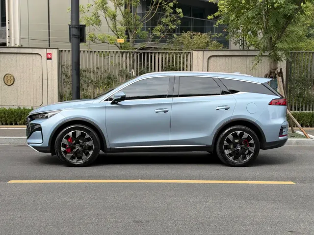 BYD Tang — Фото автомобиля 3