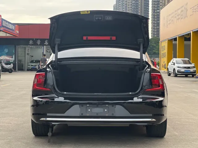 Volvo S90 — Фото автомобиля 28
