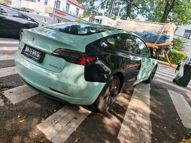 Tesla Model 3 — Фото автомобиля 8