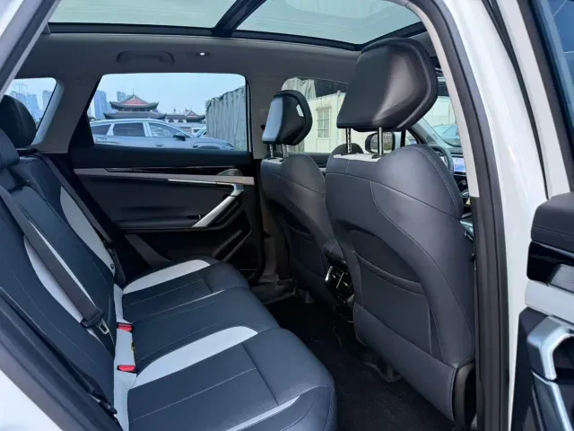 Geely Boyue L — Фото автомобиля 13