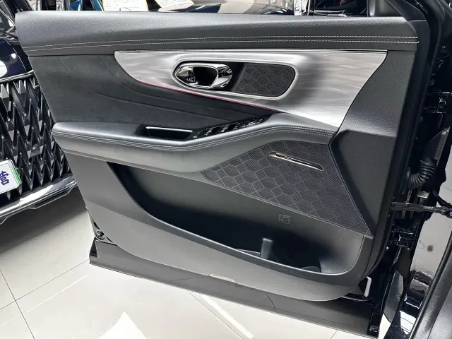 GAC Trumpchi GS8 — Фото автомобиля 11