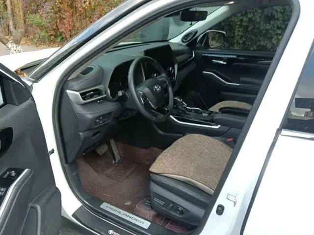Toyota Highlander — Фото автомобиля 15