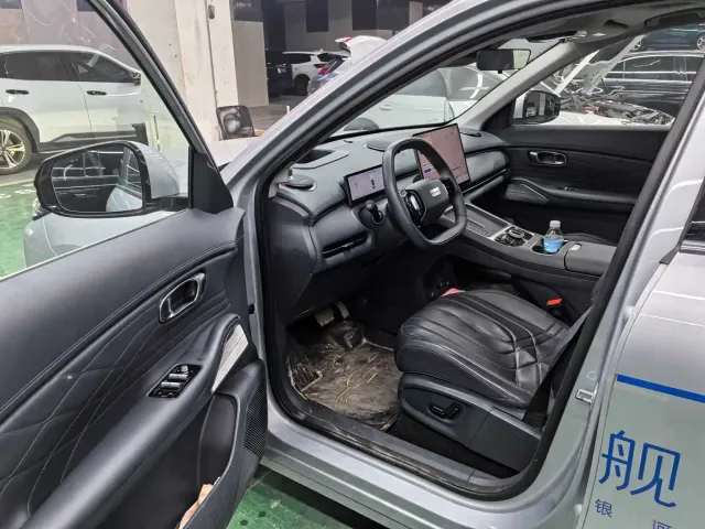 Geely Galaxy Starship 7 EM-i — Фото автомобиля 6