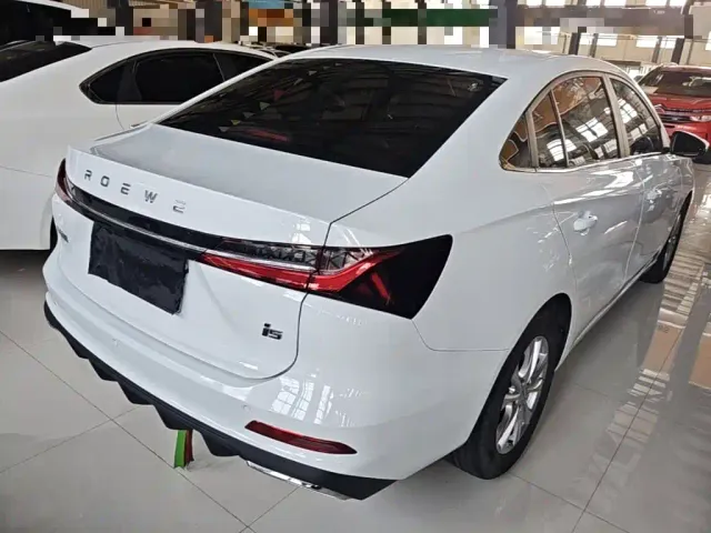 Roewe i5 — Фото автомобиля 6