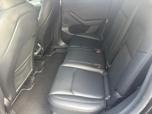 Tesla Model Y — Фото автомобиля 10