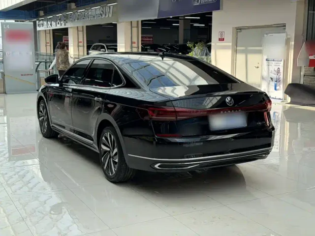 Volkswagen Passat — Фото автомобиля 9