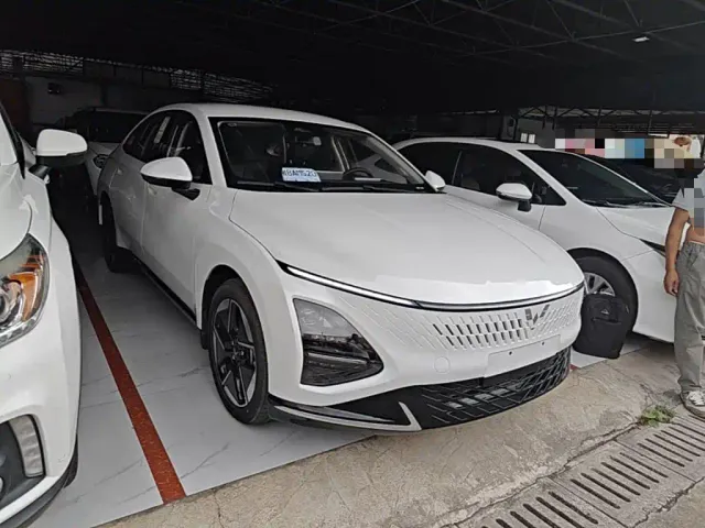 Wuling Starlight — Фото автомобиля 3