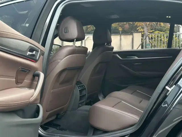 BMW 5 Series — Фото автомобиля 6