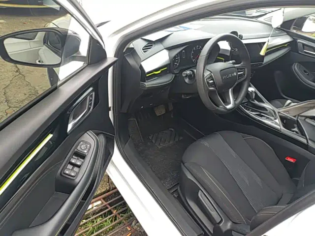 Roewe i5 — Фото автомобиля 15