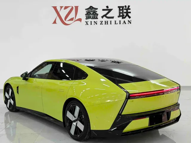 Xpeng P7 — Фото автомобиля 3