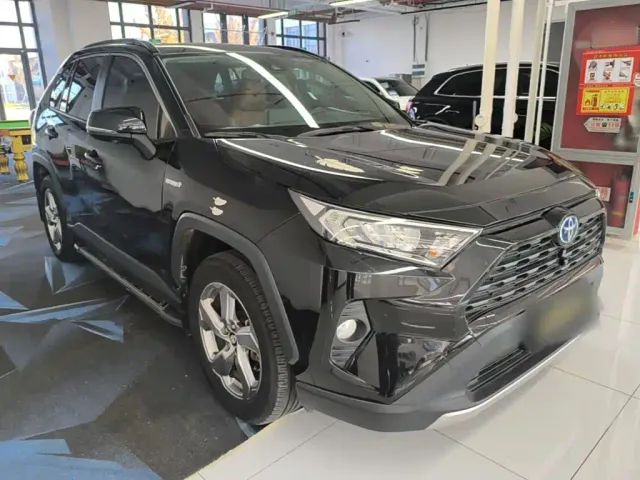 Toyota RAV4 — Фото автомобиля 3