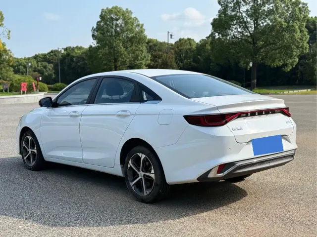 Geely Emgrand L — Фото автомобиля 5