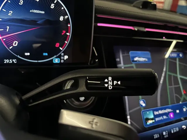 Mercedes-Benz E-Class — Фото автомобиля 21