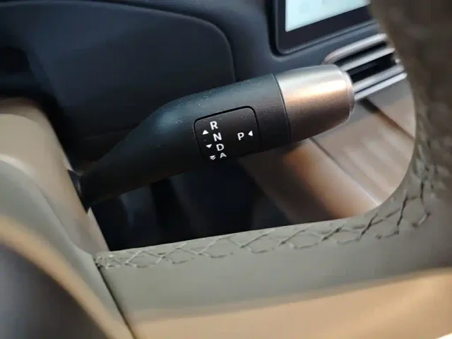 Li Auto MEGA — Фото автомобиля 13