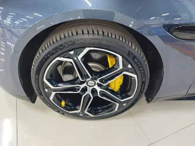 Xiaomi SU7 — Фото автомобиля 22
