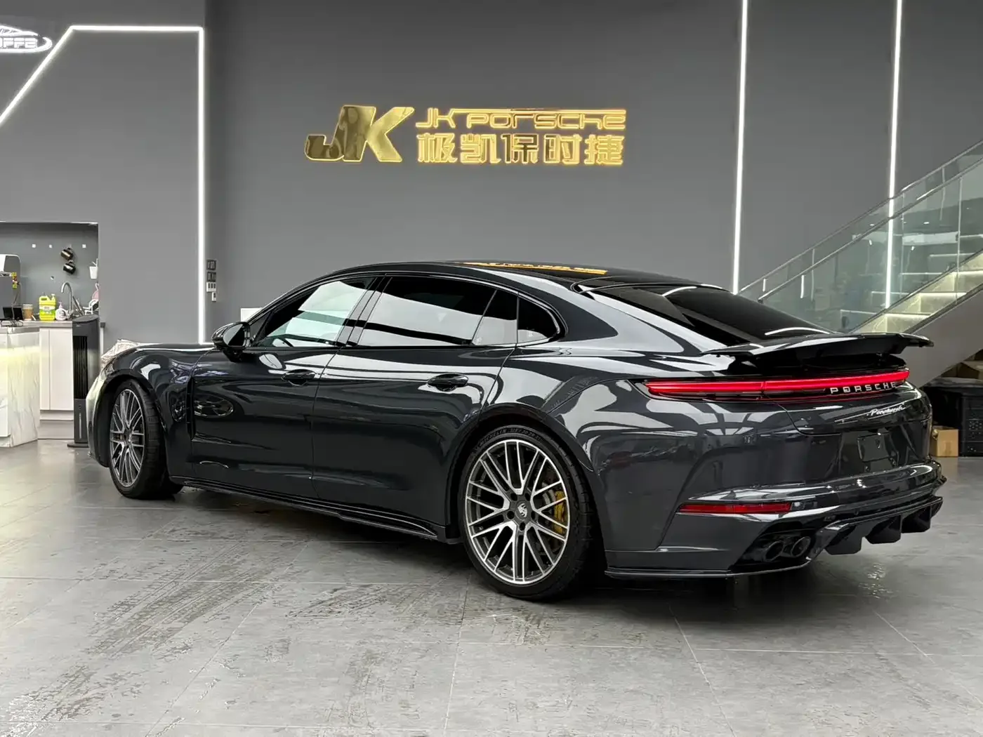 Porsche Panamera 2024 Panamera Executive Long Wheelbase 2.9T — Фото автомобиля 18