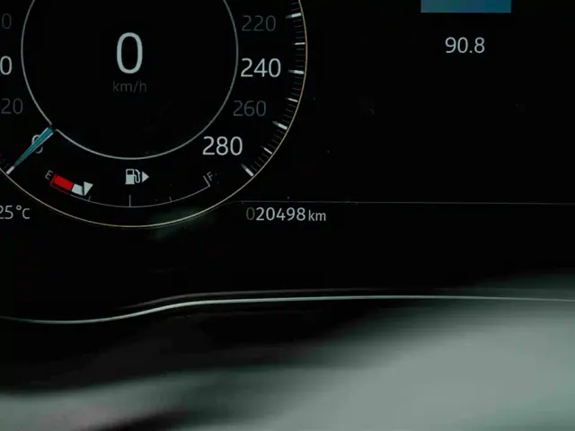 Jaguar E-PACE — Фото автомобиля 9