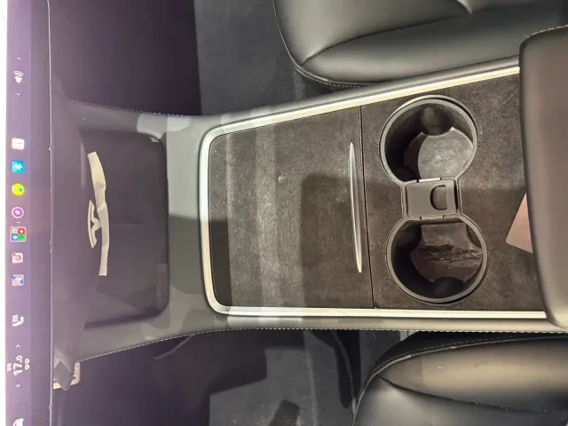 Tesla Model 3 — Фото автомобиля 13