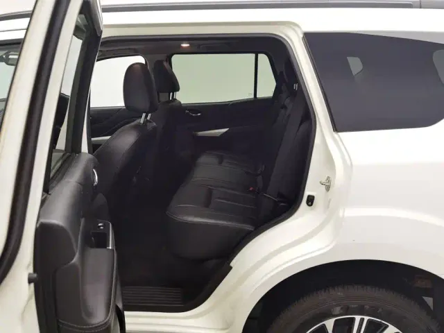 Nissan Terra 2020 2.5L XL Upper 4WD Automatic Luxury Edition — Фото автомобиля 15