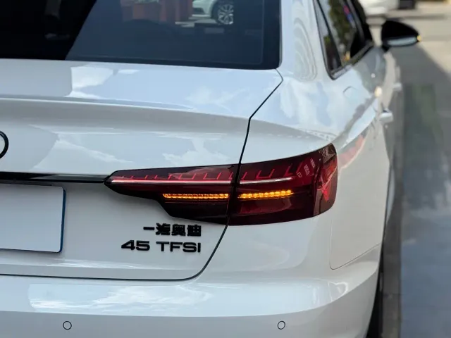 Audi A4L — Фото автомобиля 17