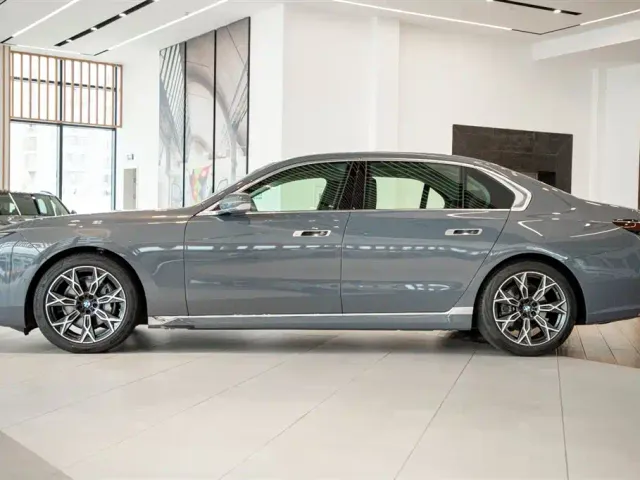 BMW 7 Series — Фото автомобиля 5