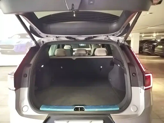 Volvo XC70 Plug-in Hybrid — Фото автомобиля 18
