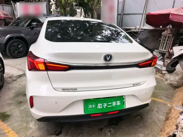 Changan Eado — Фото автомобиля 5