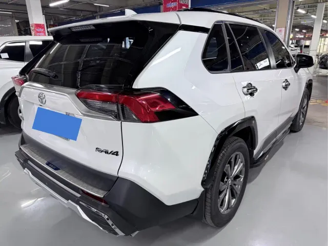 Toyota RAV4 — Фото автомобиля 18