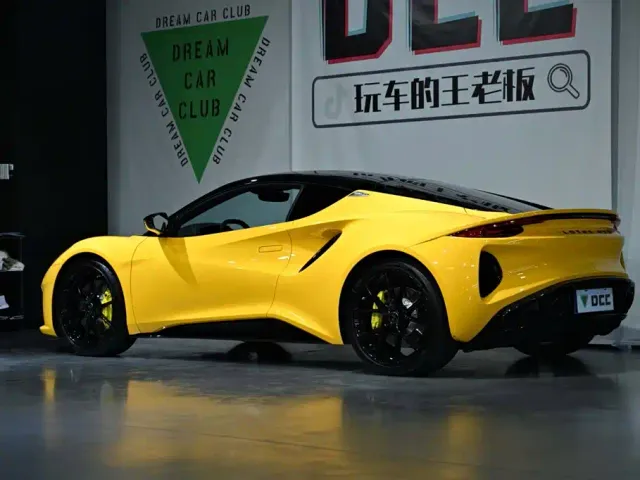Lotus Emira — Фото автомобиля 12