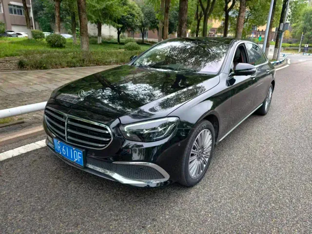 Фотография автомобиля — Mercedes-Benz E-Class