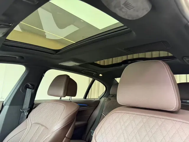 BMW 5 Series — Фото автомобиля 17