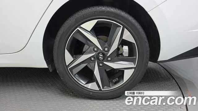 Hyundai AVANTE Avante (CN7) — Фото автомобиля 21