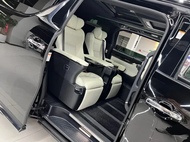 Lexus LM — Фото автомобиля 14
