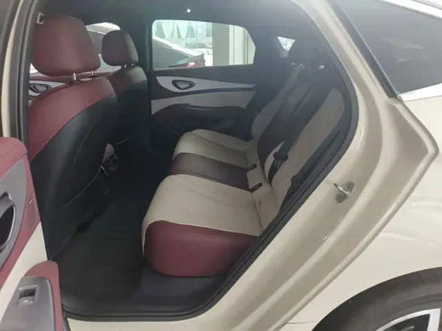 BYD Seal 07 DM-i — Фото автомобиля 16