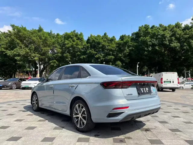 Geely Emgrand — Фото автомобиля 5