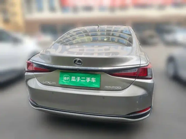 Lexus ES — Фото автомобиля 3