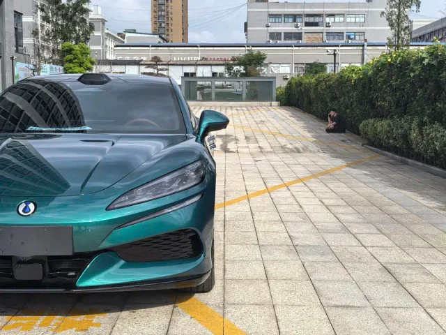 Denza Z9GT — Фото автомобиля 4